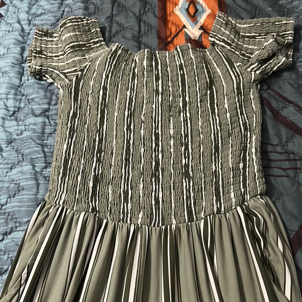 Olive green jumpsuit like new very soft very cute